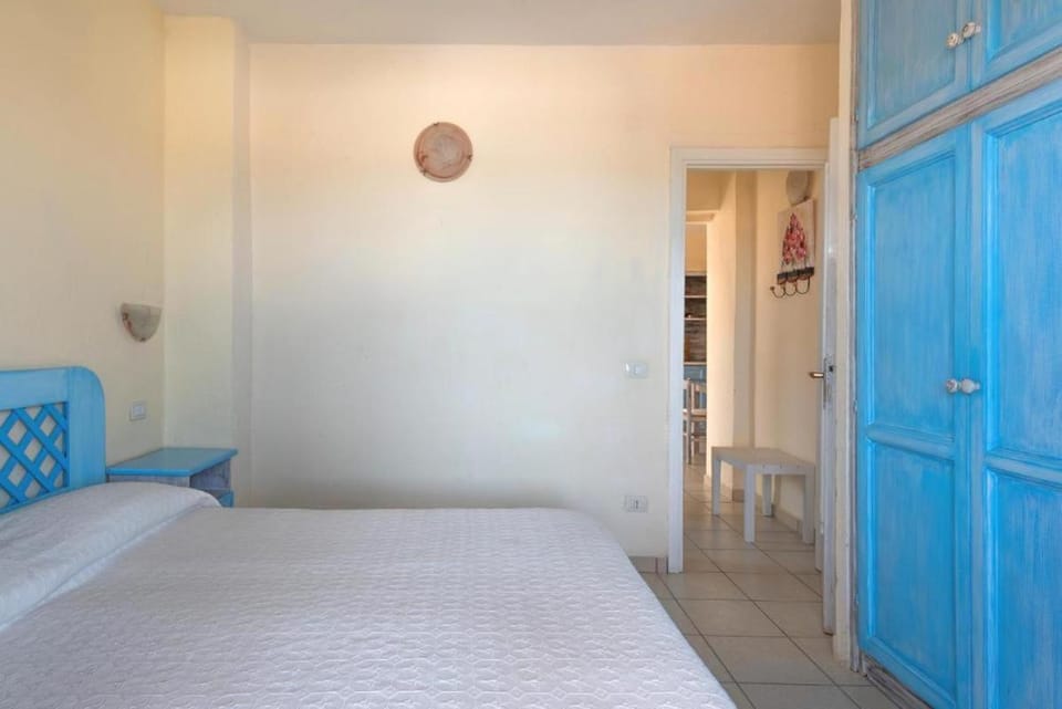 The perfect positioned Baia de Bahas Residence one Bedroom sleeps 4 - num0883 Apartment in Sardinia