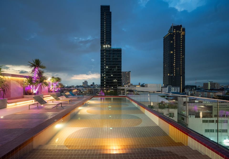 Night, City view, Pool view, Swimming pool, Swimming pool, sunbed