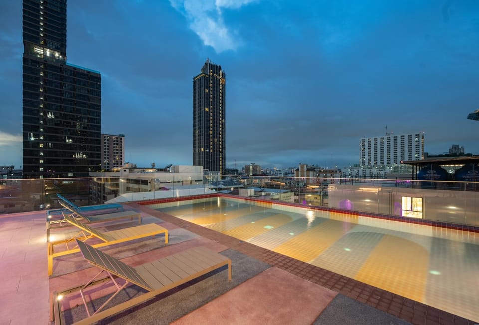 Night, City view, Pool view, Swimming pool, Swimming pool, sunbed