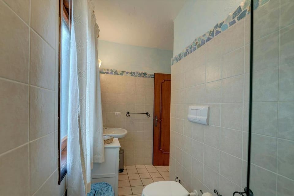 Day, Bathroom, Decorative detail, Family