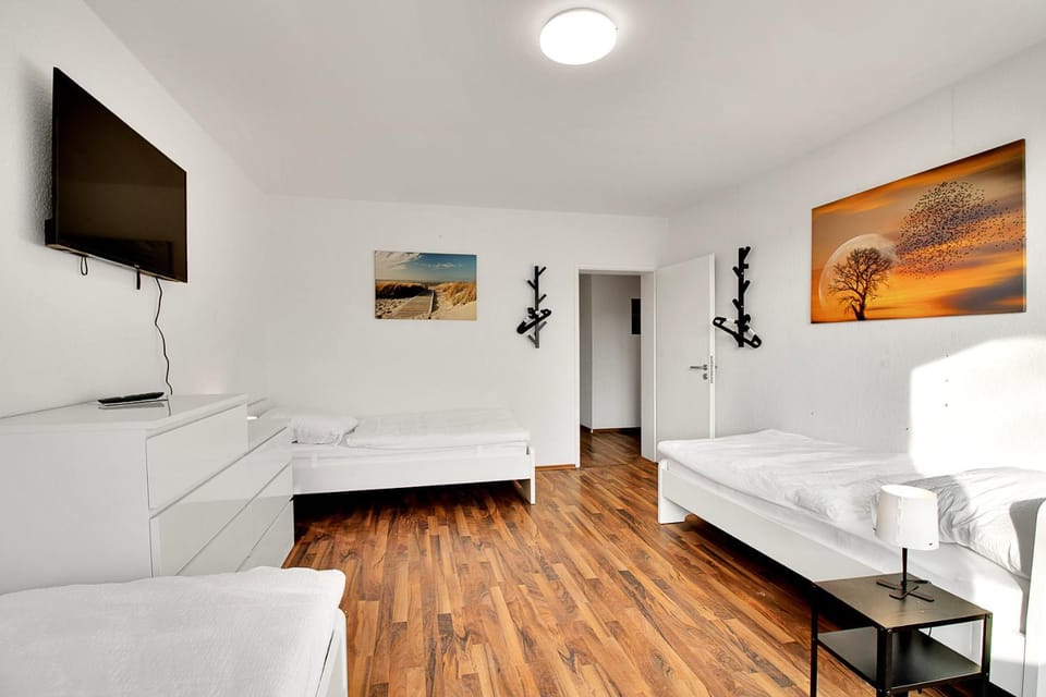 Photo of the whole room, Bedroom
