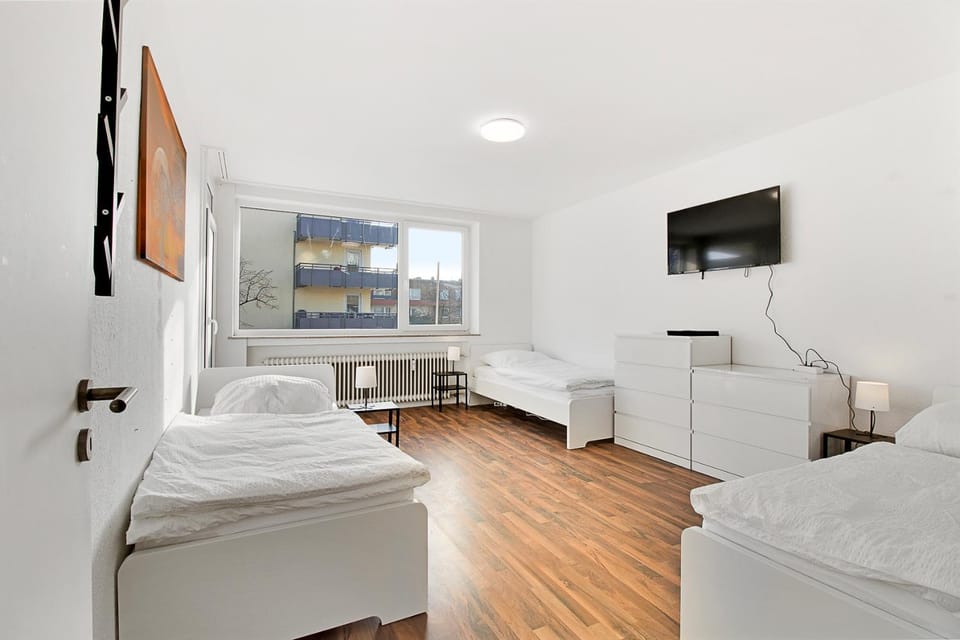 Photo of the whole room, Bedroom