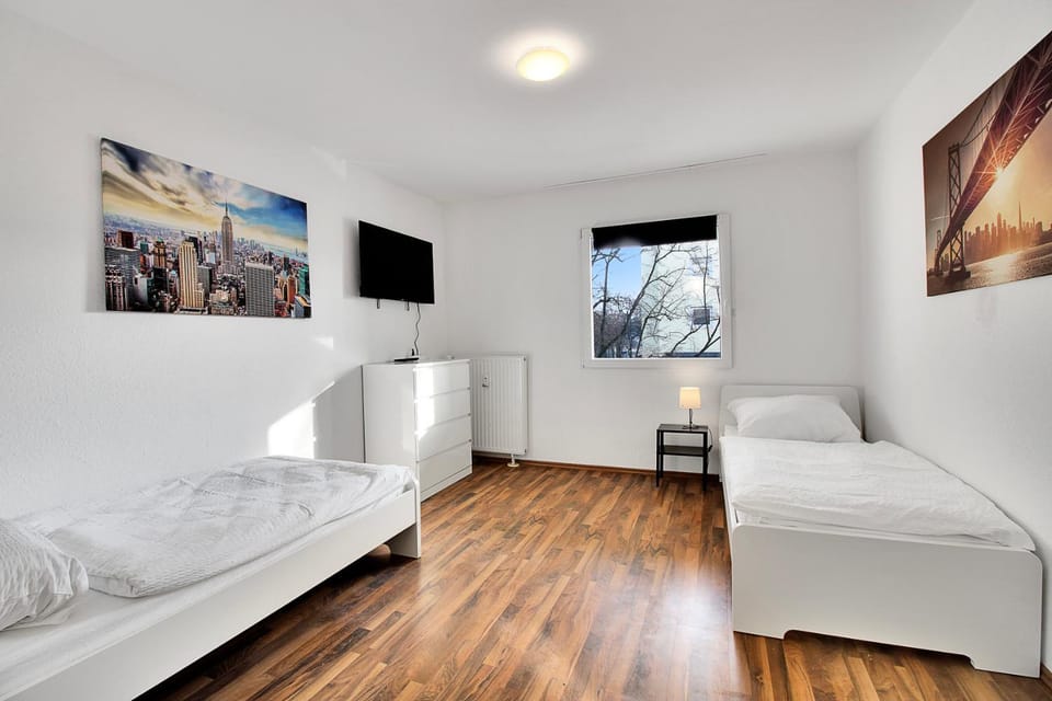 Photo of the whole room, Bedroom