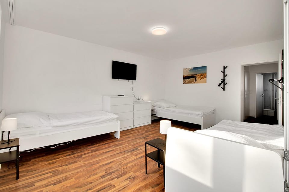 Photo of the whole room, Bedroom