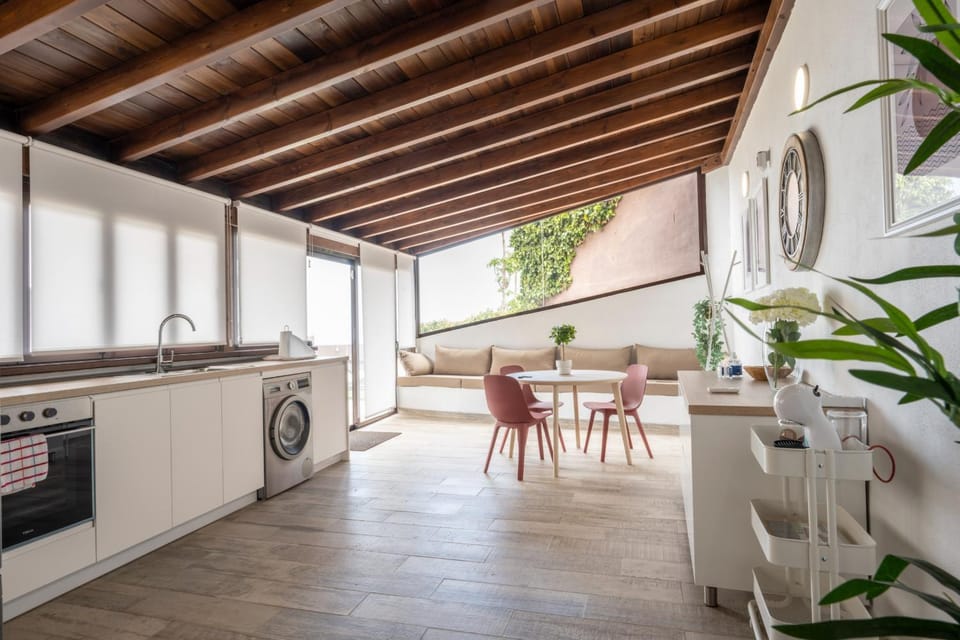 Kitchen or kitchenette, Living room, Seating area, Dining area, dishwasher, minibar, oven, pet friendly, stove, washing machine, dryer