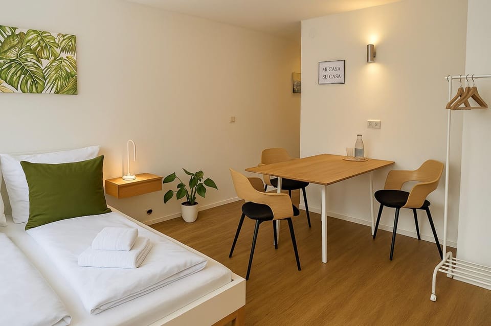 Bed, Dining area