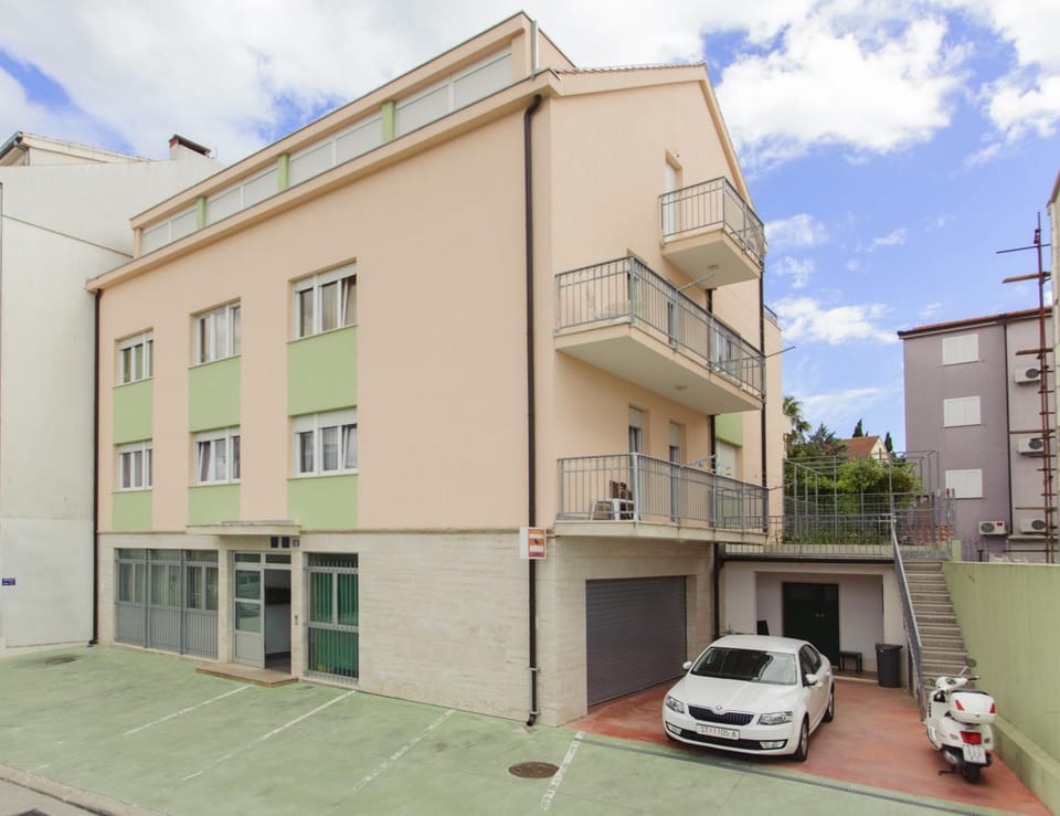 Property building, Facade/entrance, Parking