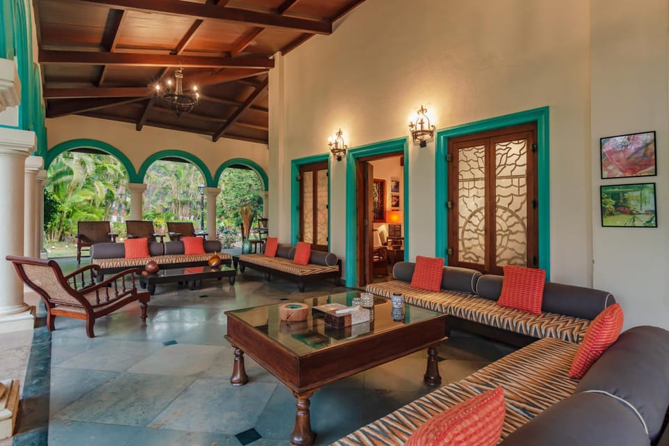 Living room, Seating area