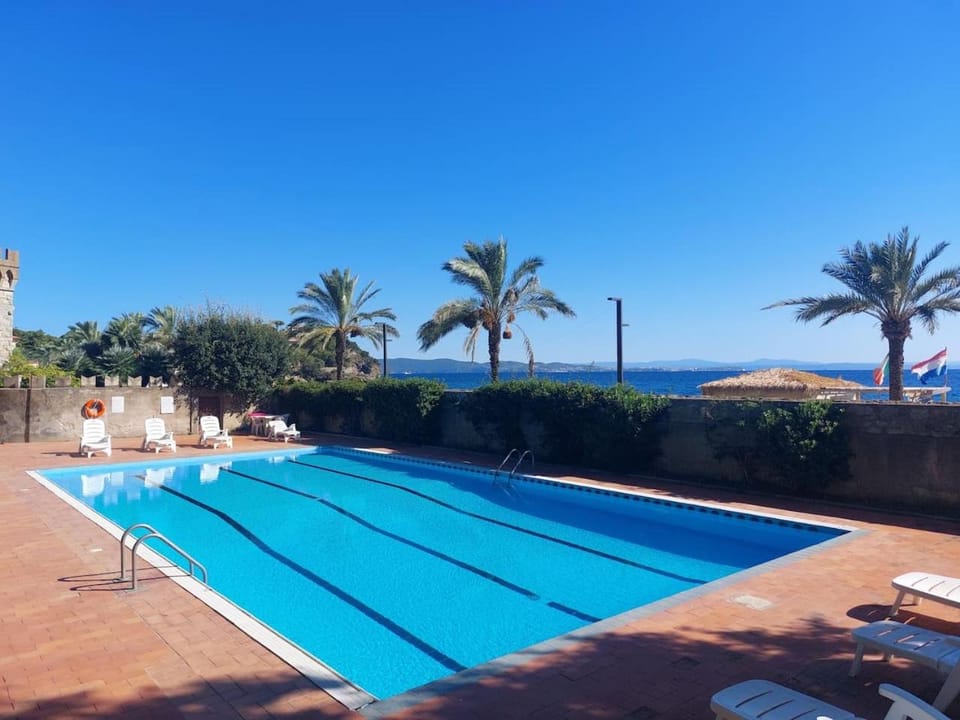 Pool view, Sea view, Swimming pool, Swimming pool, sunbed