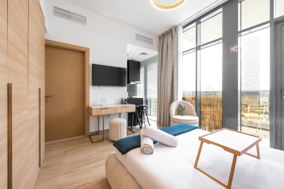 Bed, TV and multimedia, Living room, Bedroom, air conditioner