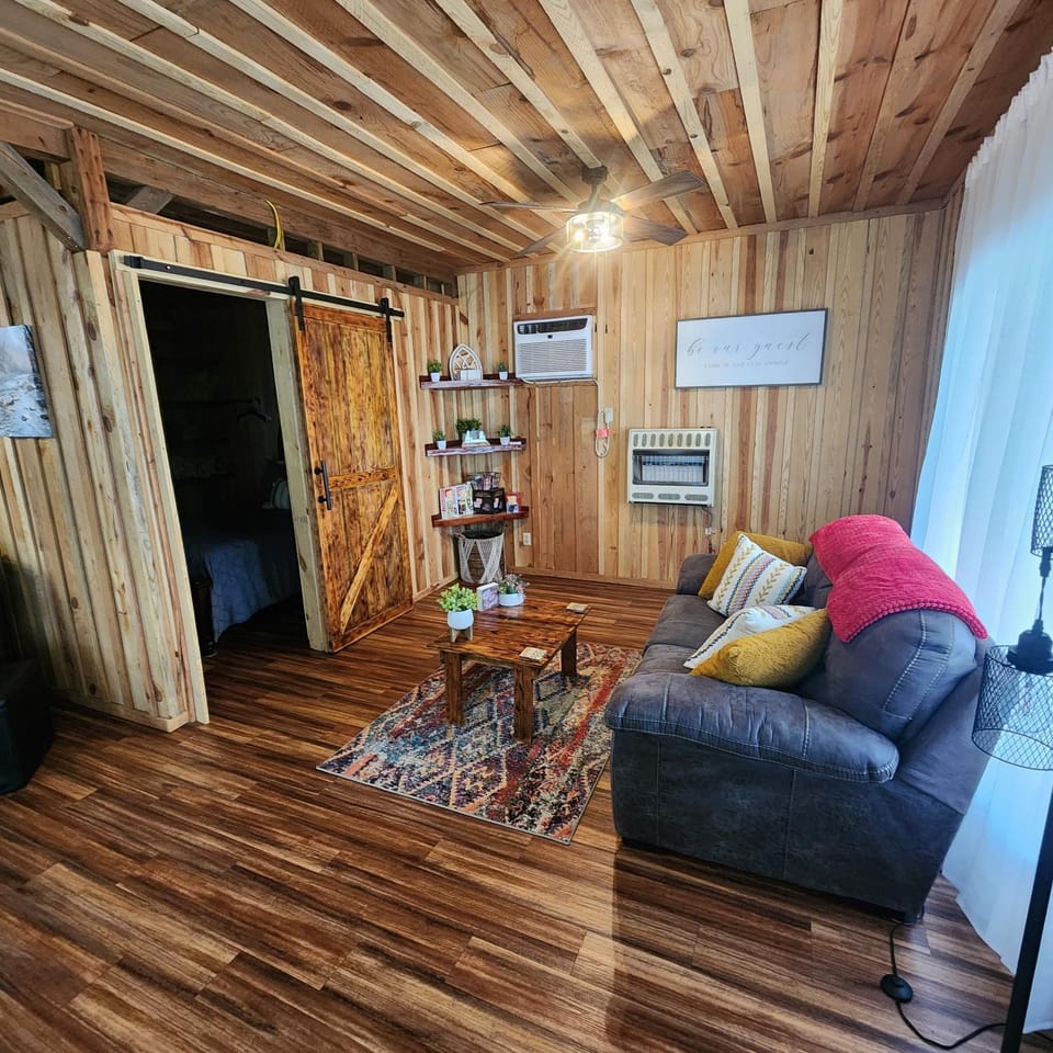 Game Room, Seating area