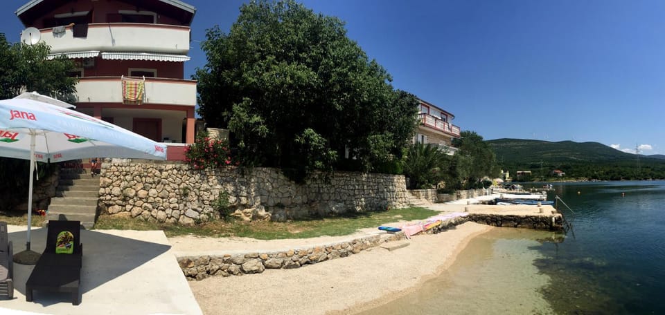 Facade/entrance, Off site, Day, Natural landscape, Summer, View (from property/room), Balcony/Terrace, Balcony/Terrace, Photo of the whole room, Beach, Beach, On site