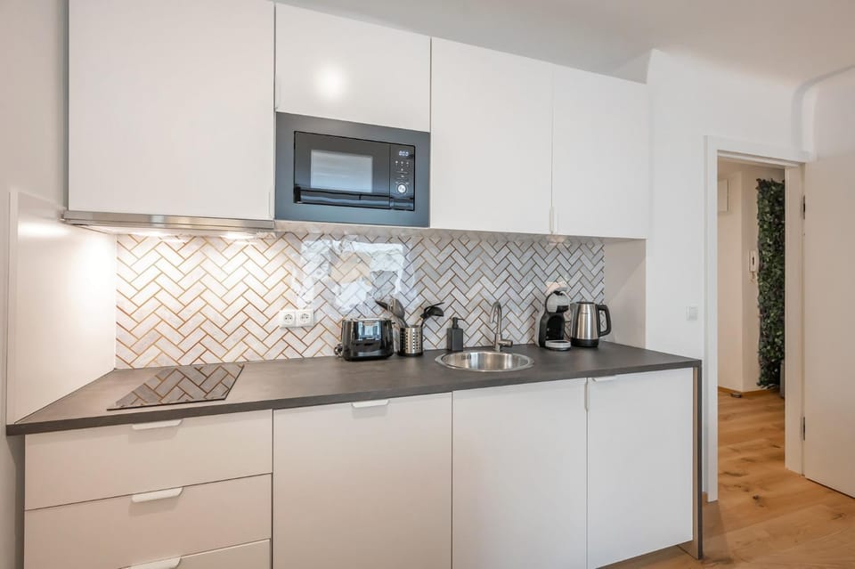 Coffee/tea facilities, Kitchen or kitchenette, minibar, stove, toaster