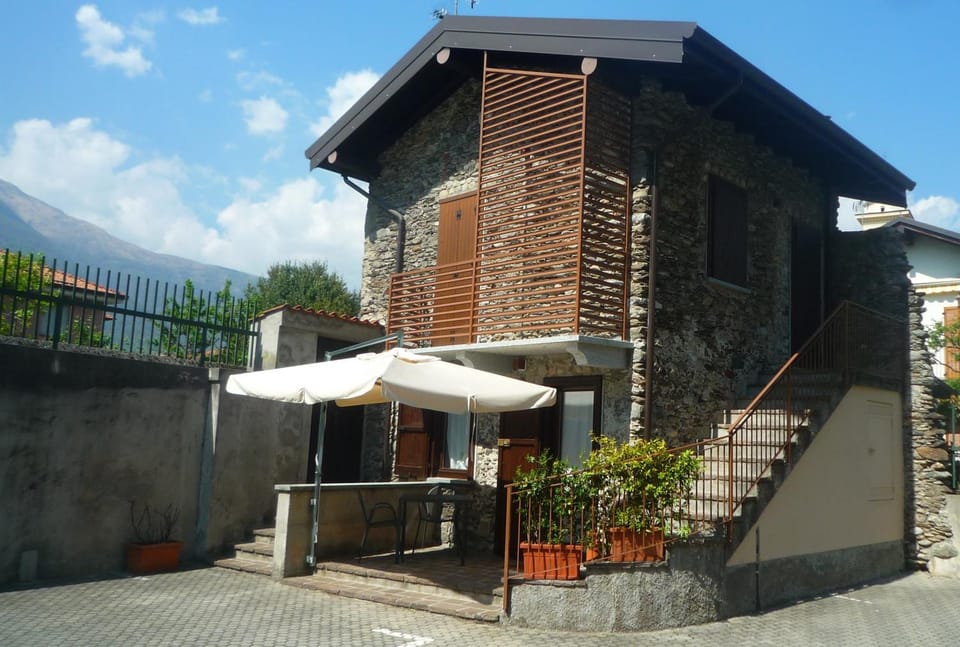 Patio, Facade/entrance