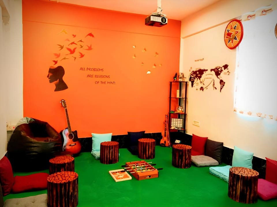 Communal lounge/ TV room, Game Room, Evening entertainment, Entertainment, locker