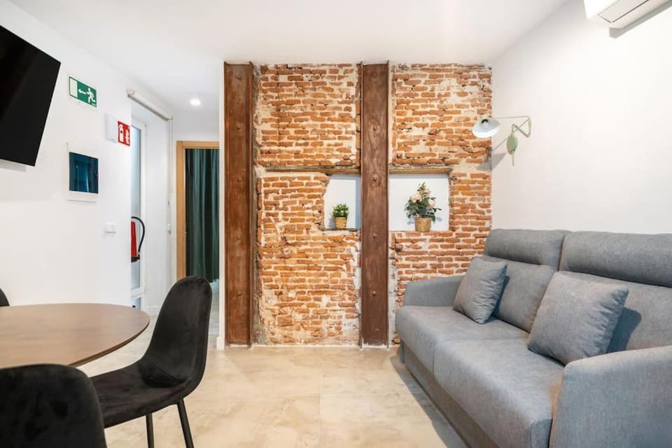 Nice flat in Lavapiés at street level S23A Apartment in Centro
