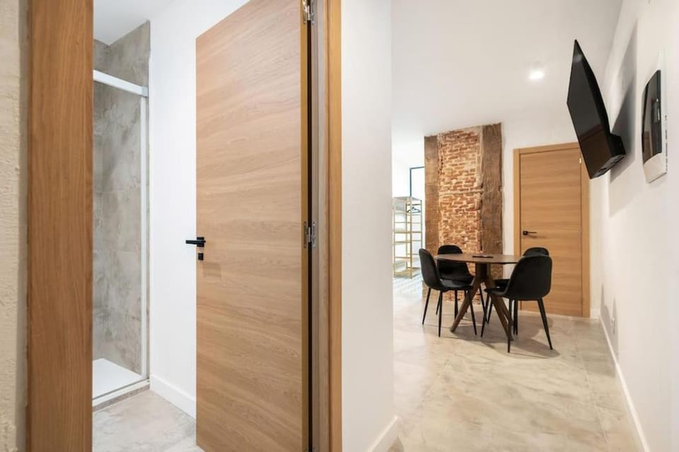 Nice flat in Lavapiés at street level S23A Apartment in Centro