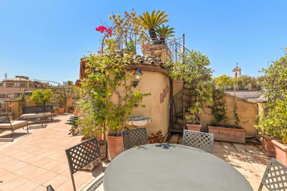Casa Colonna, a Burghesius home Apartment in Rome