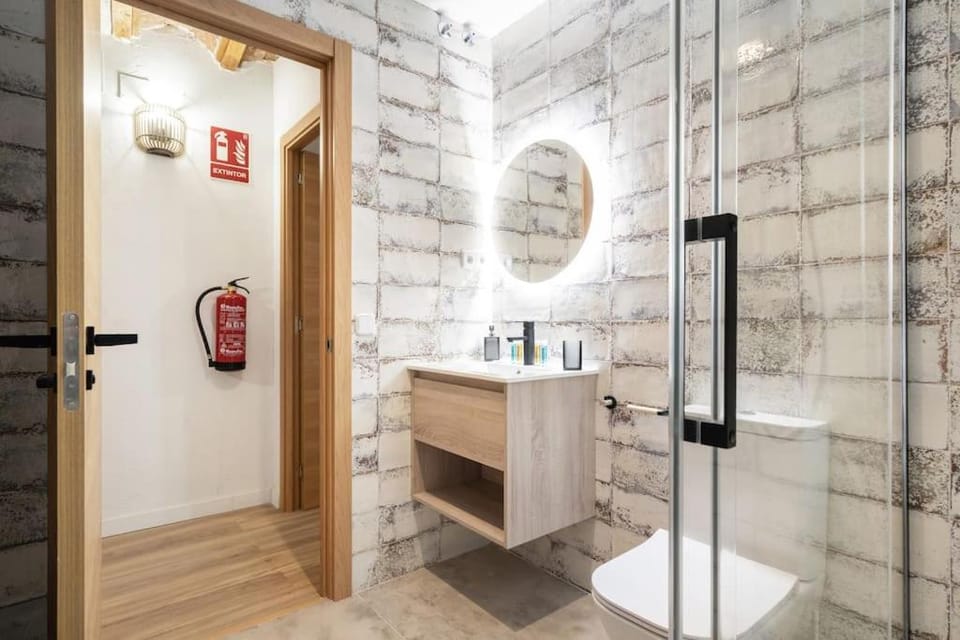 Nice flat in Lavapiés at street level S23B Apartment in Centro