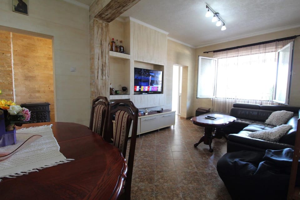 TV and multimedia, Living room, Photo of the whole room, Seating area