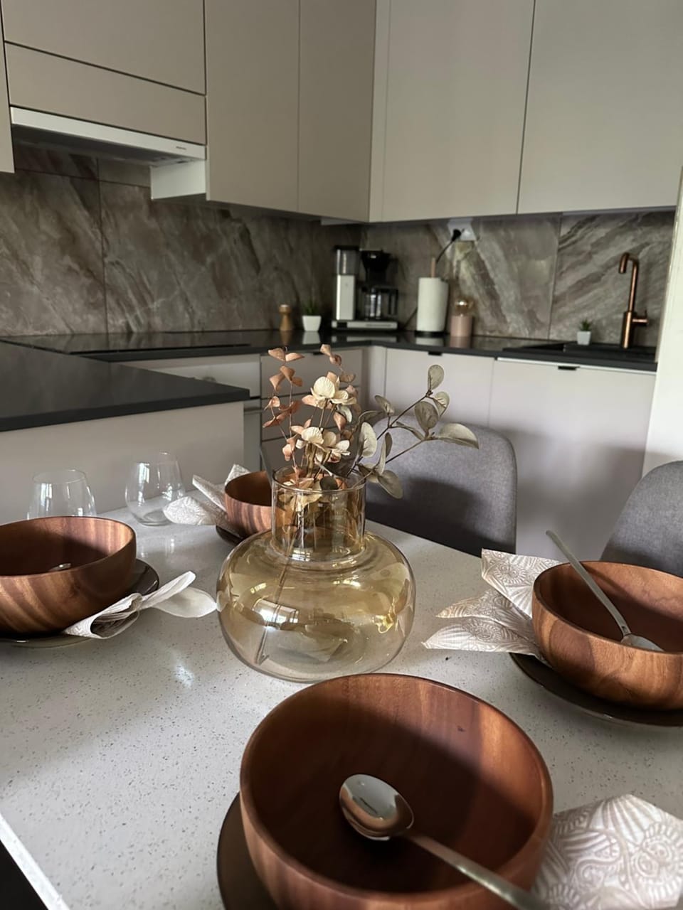 Kitchen or kitchenette, Dining area