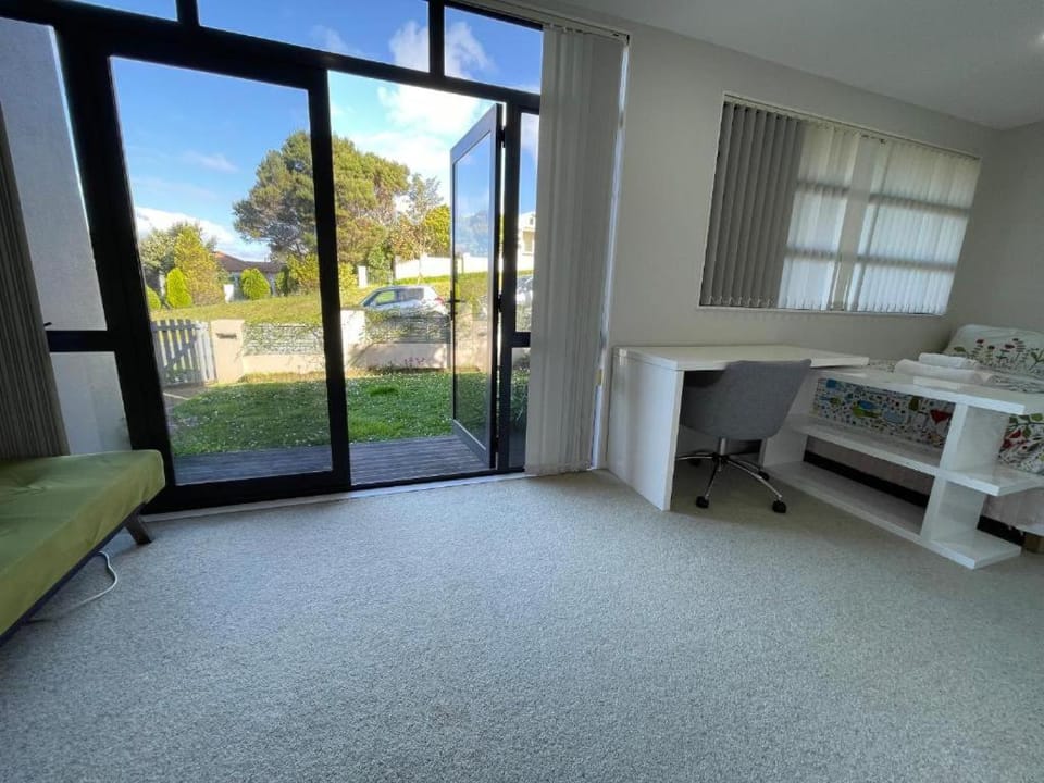 Private room in a lovely house Bed and Breakfast in Auckland