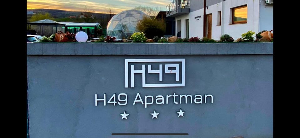 H49 Jacuzzi Penthouse-Adults only Apartment hotel in Romania