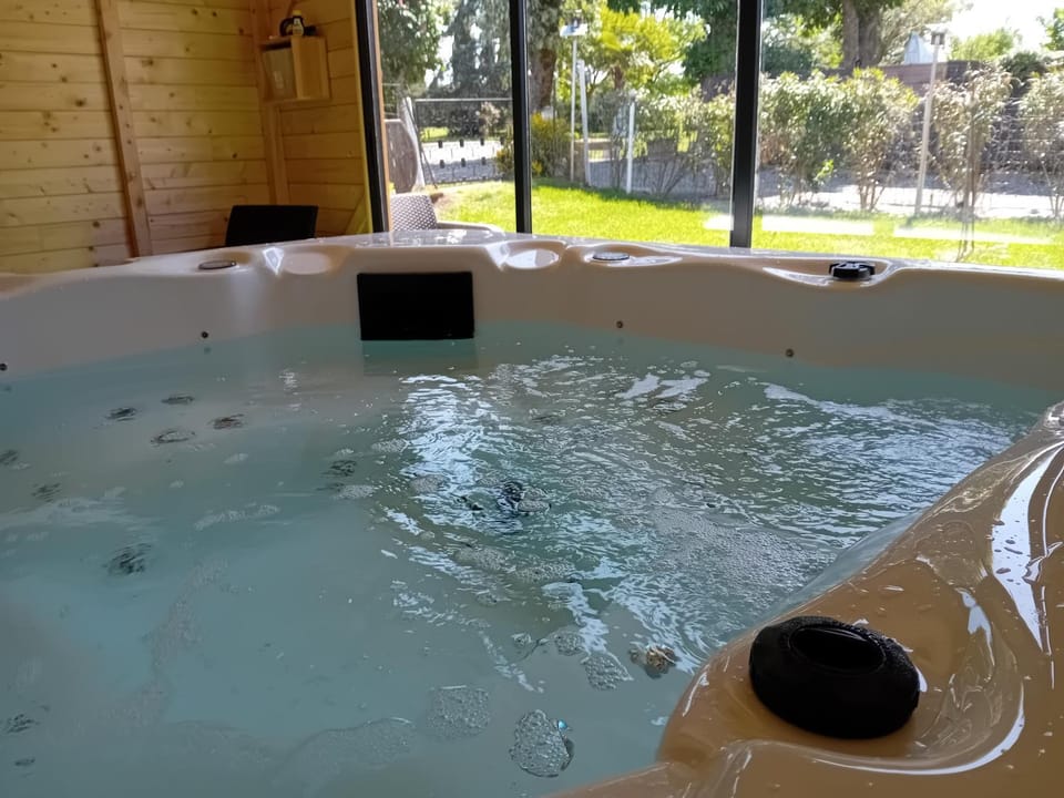 Hot Tub, Spa and wellness centre/facilities
