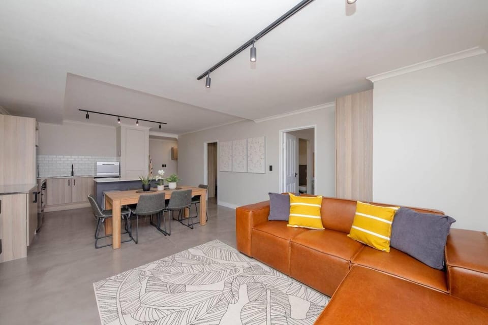 Modern Loadshedding Free Apartment in Azure 22 by HMH Apartment in Cape Town