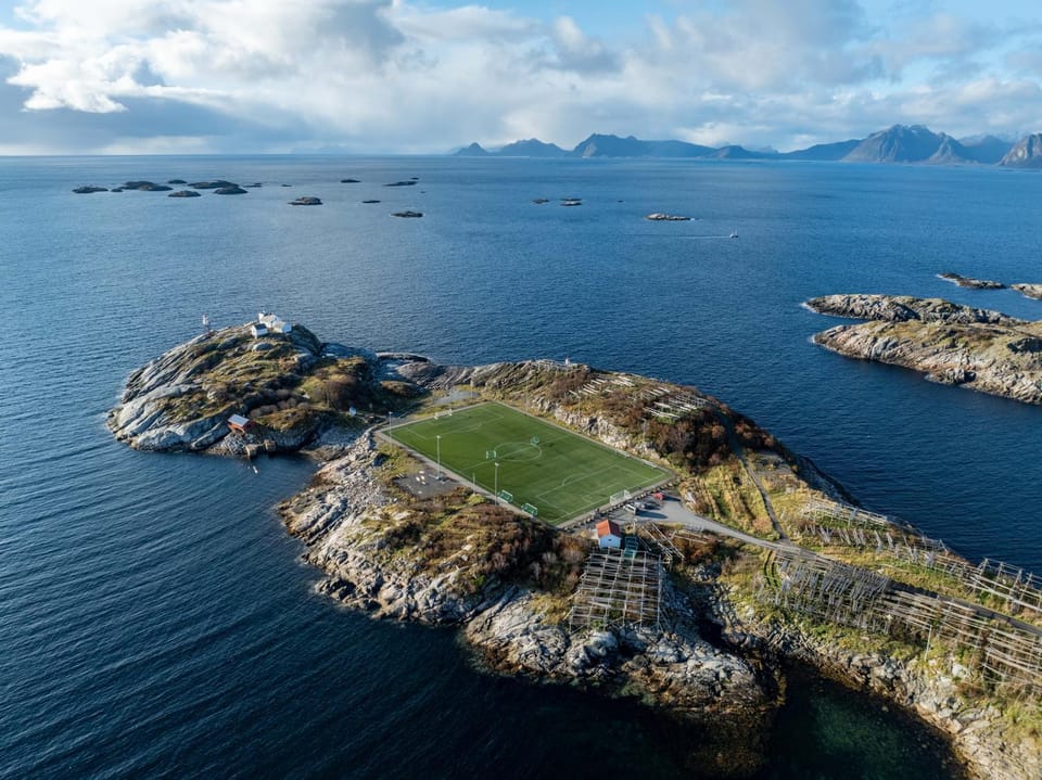 New and modern apartment in Henningsvær Apartment in Lofoten