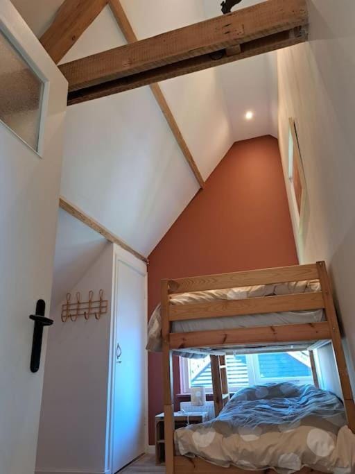 Bedroom, bunk bed