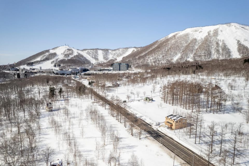 Nearby landmark, Day, Neighbourhood, Natural landscape, Winter, Mountain view