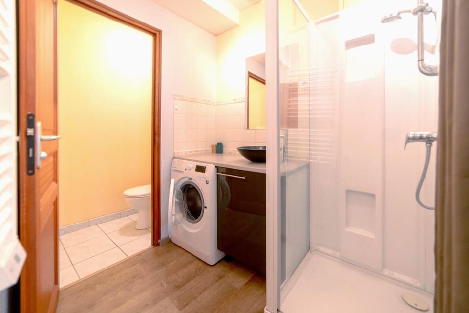 Shower, Toilet, Bathroom, washing machine