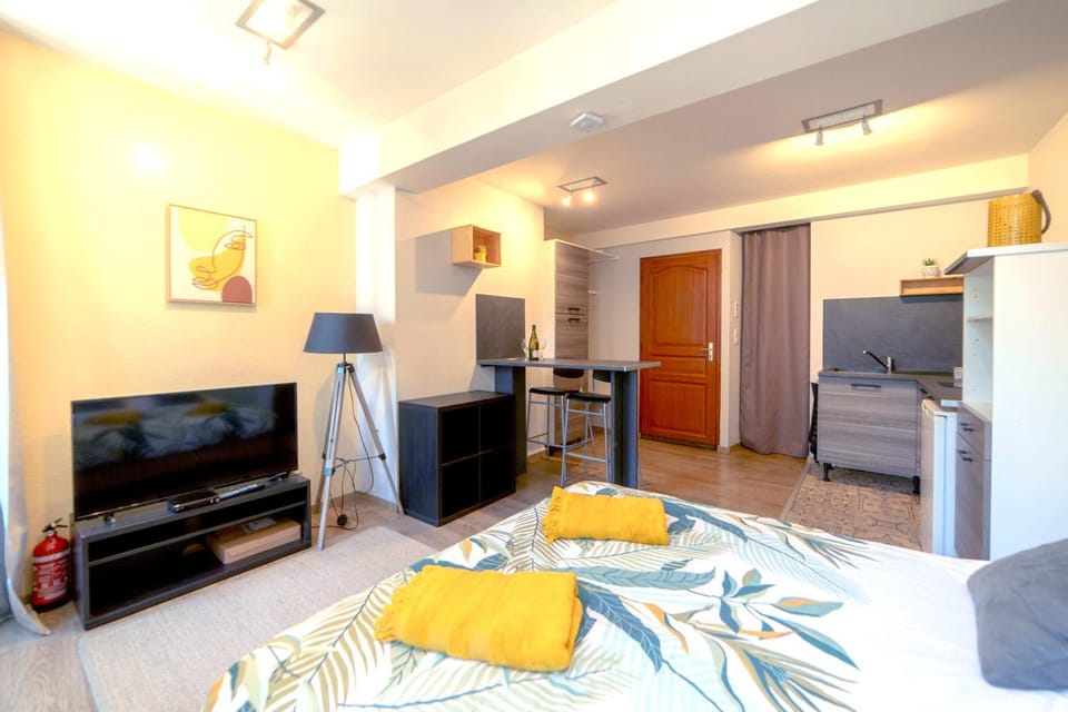 Communal lounge/ TV room, TV and multimedia, Living room, towels