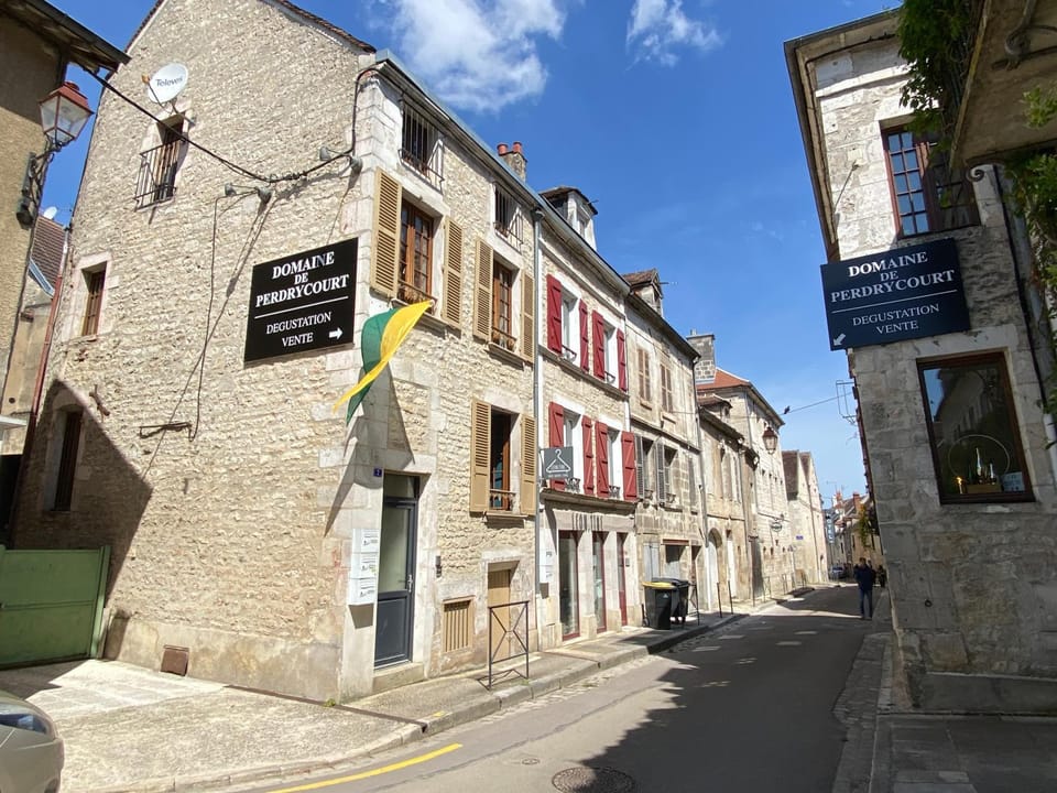 Property building, Day, Neighbourhood, City view, Street view, Location