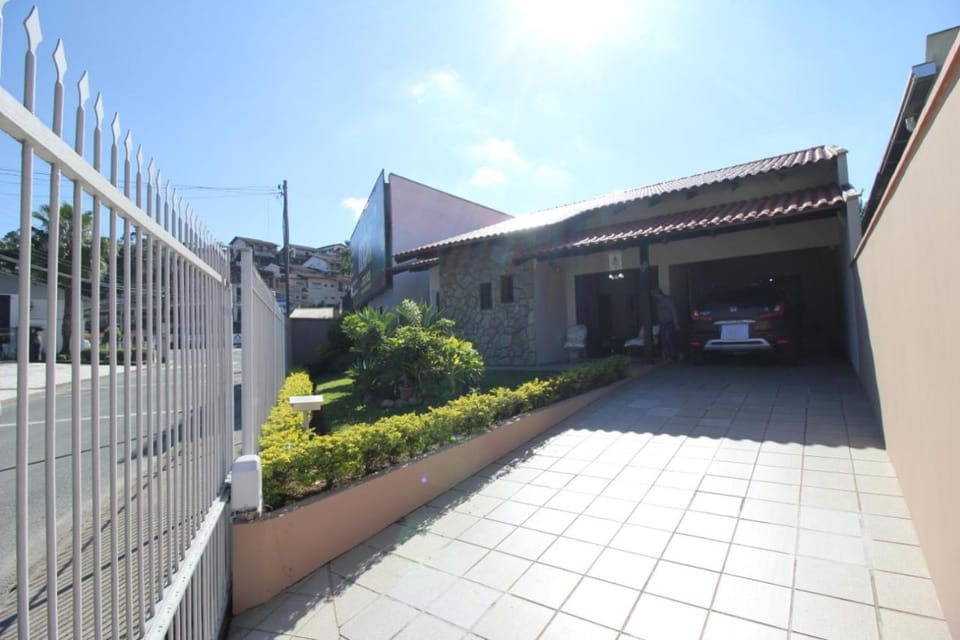 Property building, Patio, Day, Garden, Garden view, Parking