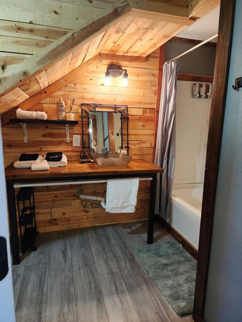 Bathroom, towels
