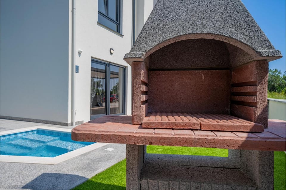 Patio, Day, BBQ facilities, Pool view, Swimming pool