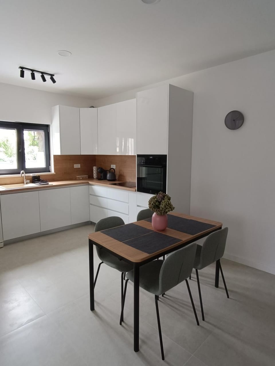 Kitchen or kitchenette, Dining area, dishwasher, pet friendly, stove