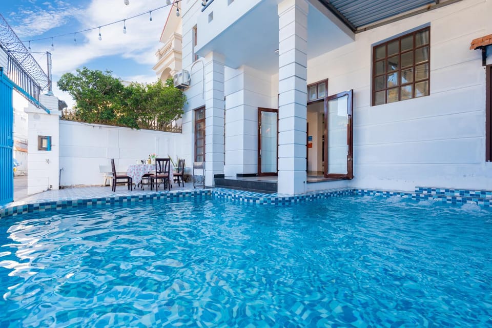 Swimming pool