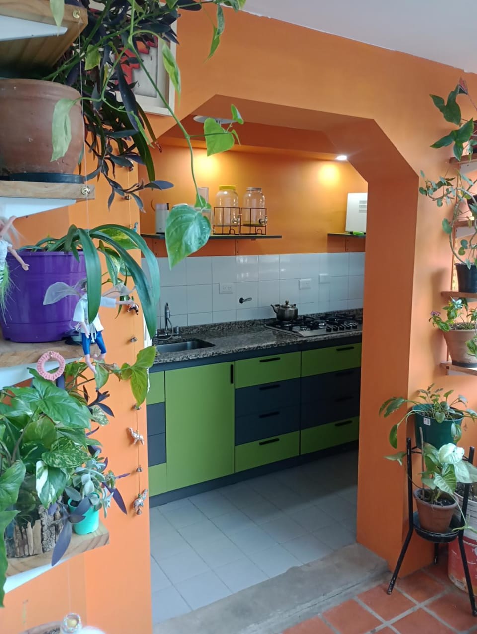 Kitchen or kitchenette, minibar