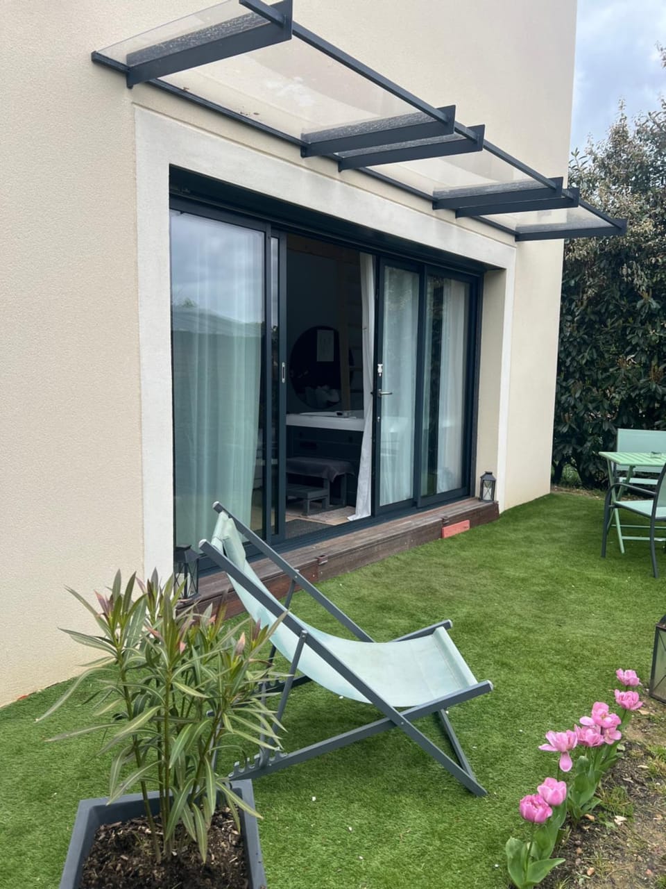 Suite romantique avec Spa et filet suspendu proche Thoiry Apartment in Île-de-France
