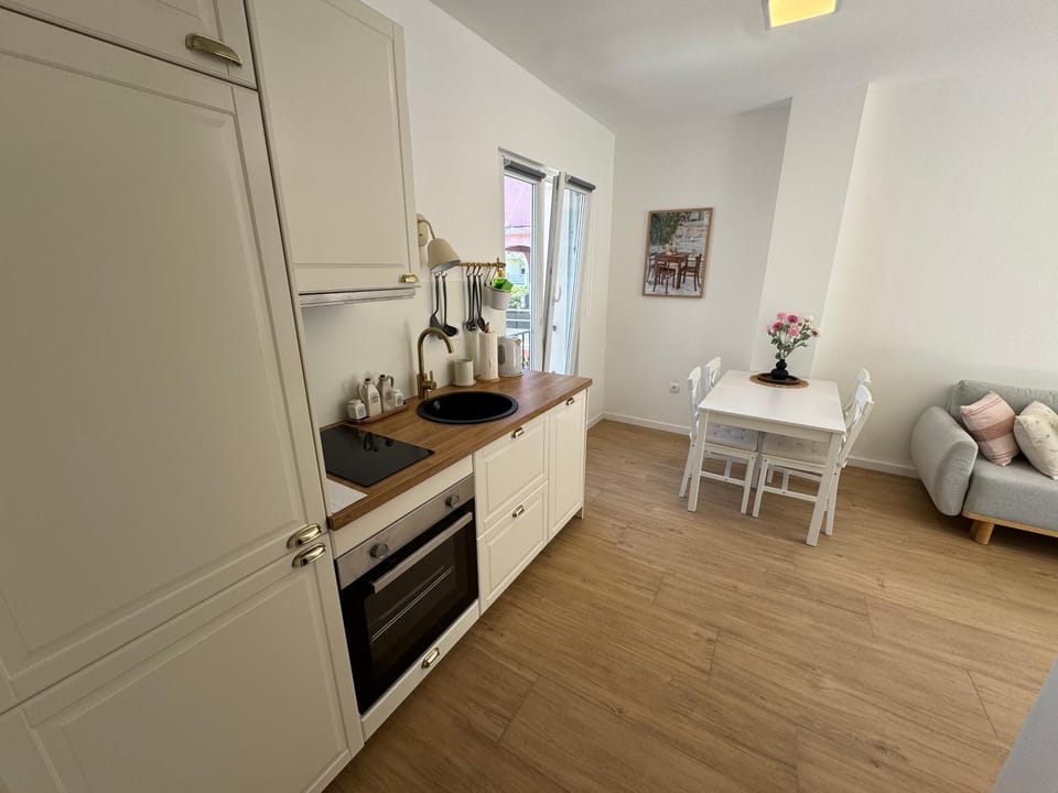 Apartments Laura Apartment in Dubrovnik-Neretva County