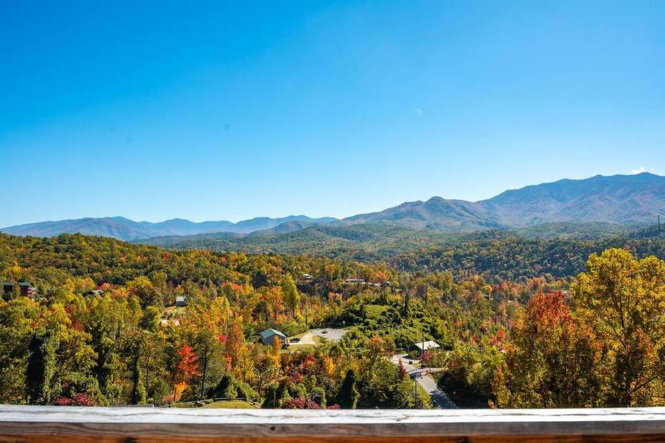 Modern Cabin near Smoky Mountain National Park Cabin in Gatlinburg