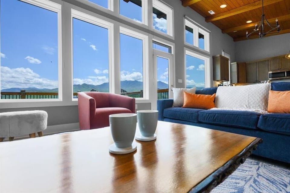 Modern Cabin near Smoky Mountain National Park Cabin in Gatlinburg