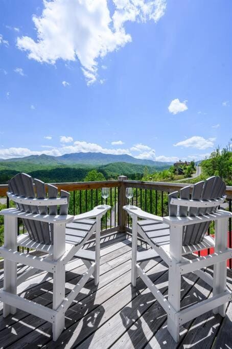 Modern Cabin near Smoky Mountain National Park Cabin in Gatlinburg