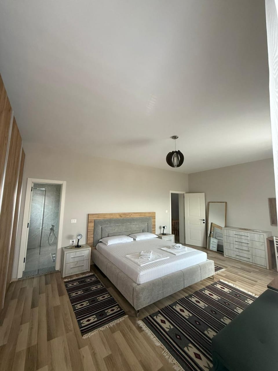 Photo of the whole room, Bedroom