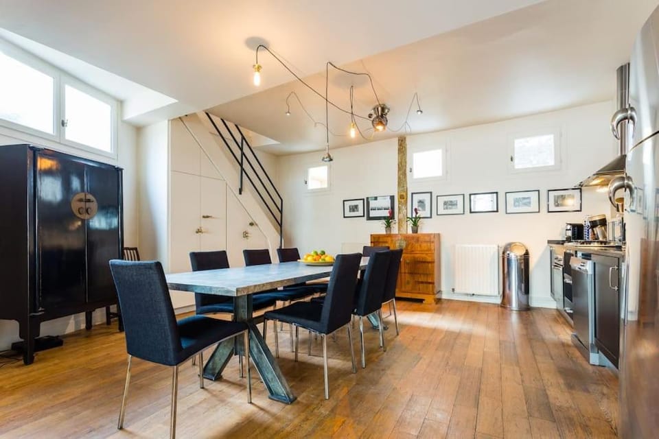 Seating area, Dining area