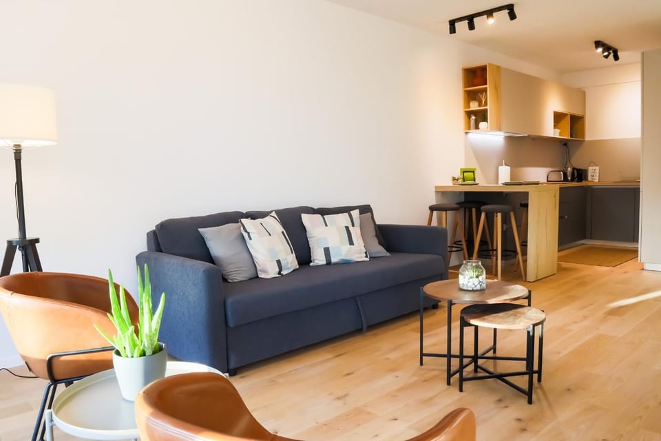 Kitchen or kitchenette, Living room, Seating area, Dining area