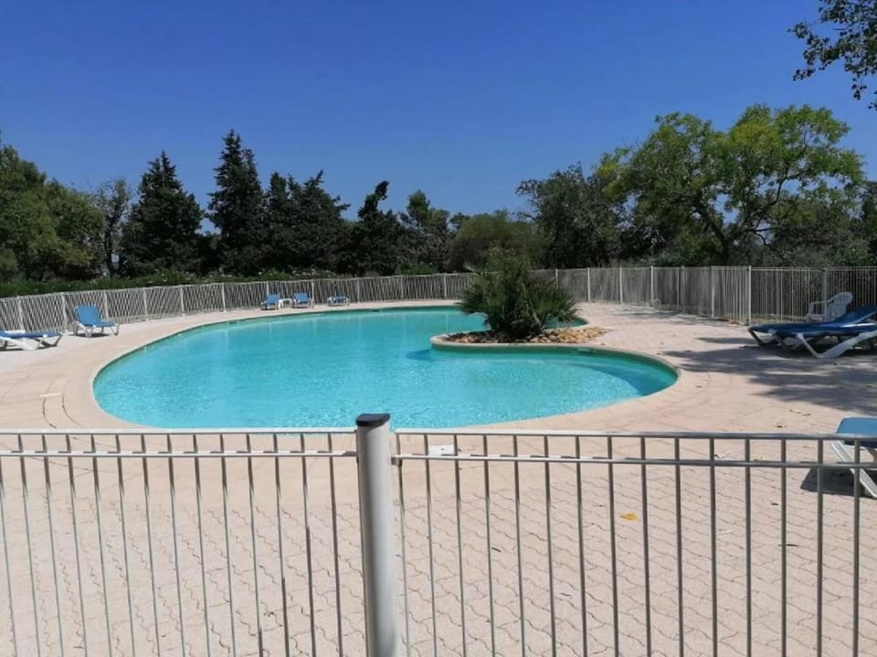 Pool view, Swimming pool, sunbed